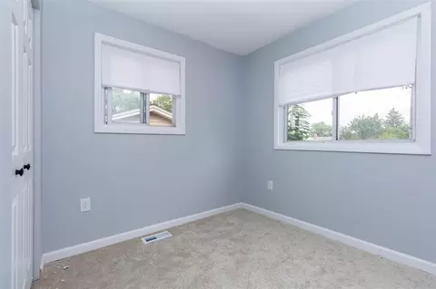 Bedroom - 22714 Heussner, Warren, MI 48089 photo 6 of 9