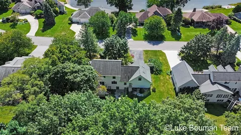 945 Bay Rdg, Holland, MI 49424