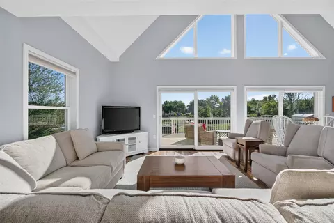Living - 10725 Arrowhead, Jerome, MI 49249 photo 2 of 5