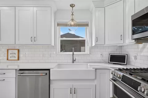 Kitchen - 10725 Arrowhead, Jerome, MI 49249 photo 5 of 12