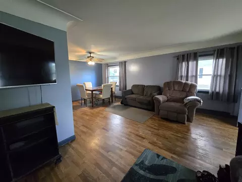 Living - 737 Royal, Jackson, MI 49202 photo 1 of 1