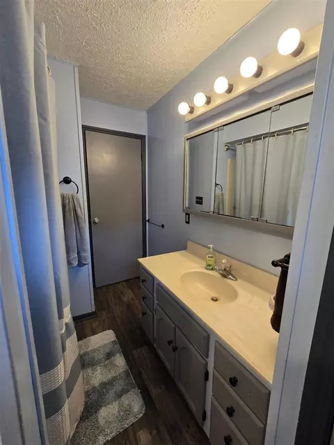 Bath - 737 Royal, Jackson, MI 49202 photo 4 of 7