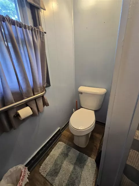 Bath - 737 Royal, Jackson, MI 49202 photo 3 of 7