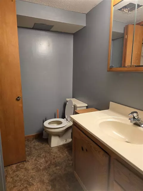 Bath - 737 Royal, Jackson, MI 49202 photo 6 of 7