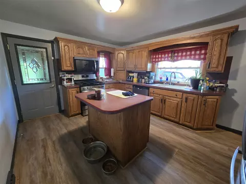 Kitchen - 737 Royal, Jackson, MI 49202 photo 1 of 2