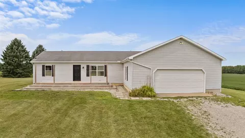 1790 N Bird Lk, Hillsdale, MI 49242
