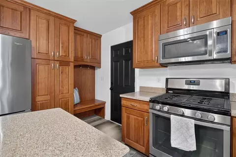 Kitchen - 332 Cherokee, Jackson, MI 49202 photo 4 of 6