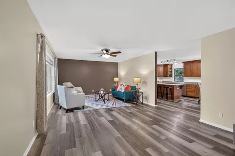 Living - 332 Cherokee, Jackson, MI 49202 photo 1 of 5