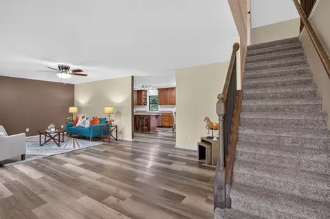 Entry Way - 332 Cherokee, Jackson, MI 49202 photo 1 of 2