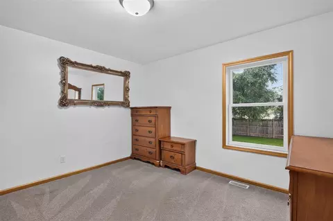 Bedroom - 332 Cherokee, Jackson, MI 49202 photo 7 of 8