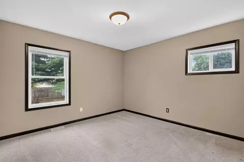 Bedroom - 332 Cherokee, Jackson, MI 49202 photo 5 of 8