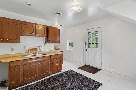 Kitchen - 113 N Gorham, Jackson, MI 49202 photo 4 of 5