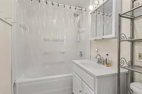 Bath - 113 N Gorham, Jackson, MI 49202 photo 1 of 2