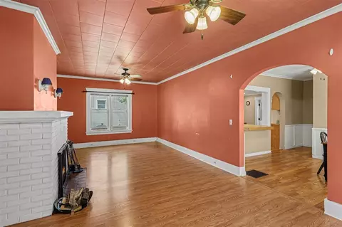 Living - 113 N Gorham, Jackson, MI 49202 photo 2 of 3