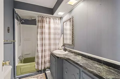 Bath - 30925 Beverly, Romulus, MI 48174 photo 1 of 1