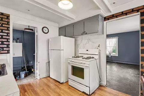 Kitchen - 30925 Beverly, Romulus, MI 48174 photo 3 of 4