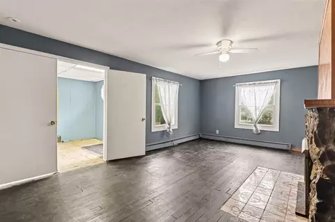 Living - 30925 Beverly, Romulus, MI 48174 photo 3 of 3