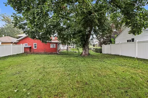 Exterior - 724 Crescent, Jackson, MI 49203 photo 9 of 9