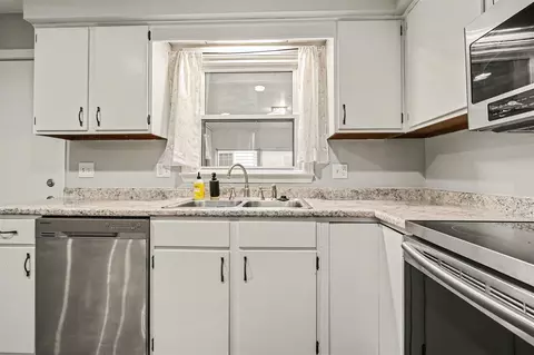 Kitchen - 724 Crescent, Jackson, MI 49203 photo 3 of 3