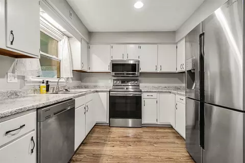Kitchen - 724 Crescent, Jackson, MI 49203 photo 1 of 3