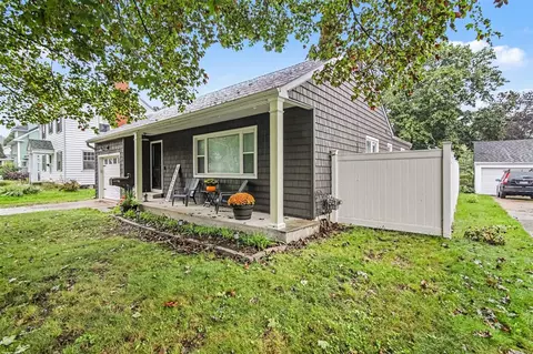 Exterior - 724 Crescent, Jackson, MI 49203 photo 8 of 9
