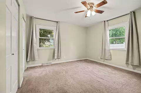 Bedroom - 724 Crescent, Jackson, MI 49203 photo 2 of 3