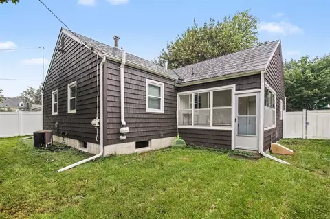Exterior - 724 Crescent, Jackson, MI 49203 photo 2 of 9
