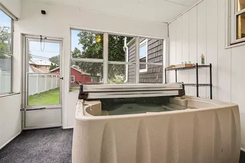 Exterior - 724 Crescent, Jackson, MI 49203 photo 4 of 9