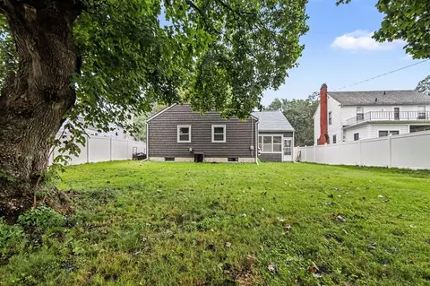 Exterior - 724 Crescent, Jackson, MI 49203 photo 3 of 9