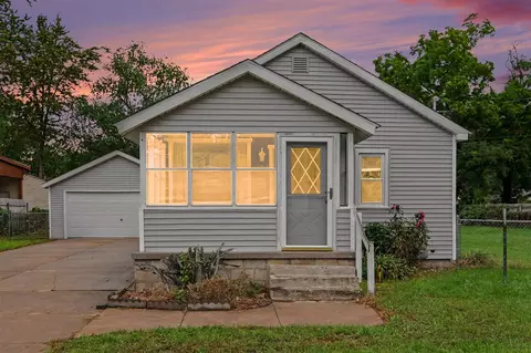 307 43rd, Kentwood, MI 49548