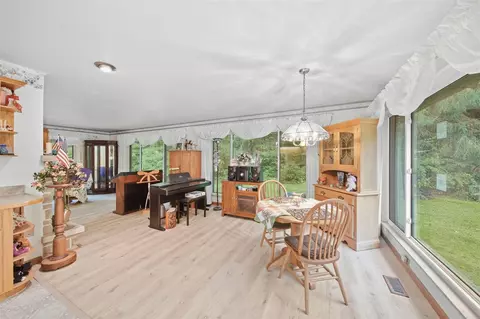 Dining - 3860 Wellman, Parma, MI 49269 photo 1 of 1