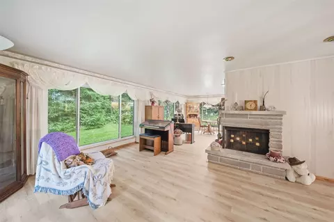 Living - 3860 Wellman, Parma, MI 49269 photo 2 of 3