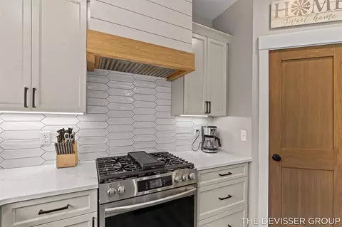 Kitchen - 3665 Trestle Brg, Hamilton, MI 49419 photo 4 of 6