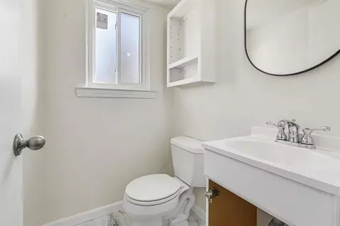 Bath - 197 Sheffield, Saline, MI 48176 photo 1 of 3
