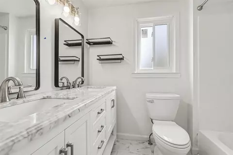 Bath - 197 Sheffield, Saline, MI 48176 photo 2 of 3