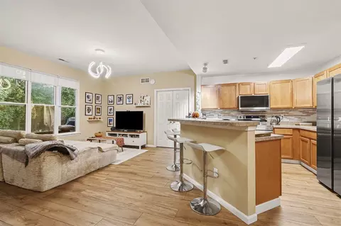 8181 Autumn Woods, Ypsilanti, MI 48198