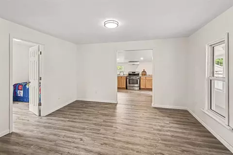 Living - 200 E Porter, Jackson, MI 49202 photo 3 of 4