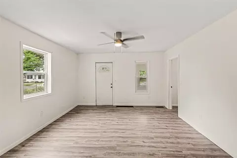Living - 200 E Porter, Jackson, MI 49202 photo 2 of 4