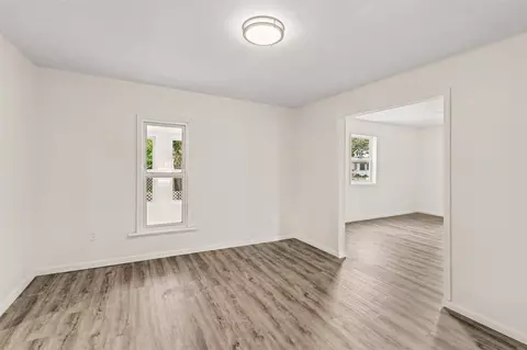 Living - 200 E Porter, Jackson, MI 49202 photo 4 of 4
