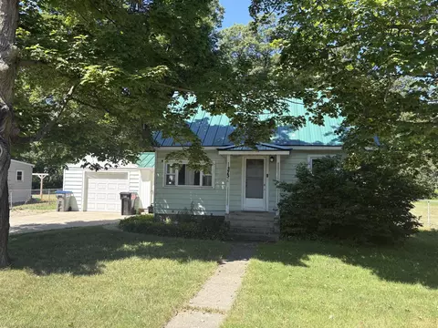 575 S Wolf Lk, Muskegon, MI 49442