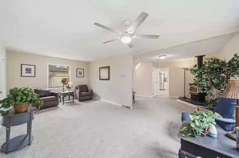Living - 1512 Joy, Jackson, MI 49203 photo 2 of 5