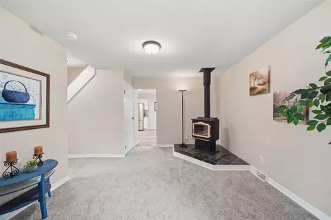 Living - 1512 Joy, Jackson, MI 49203 photo 3 of 5