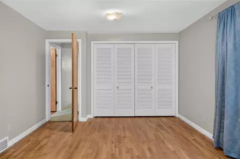 Bedroom - 2921 Overhill, Jackson, MI 49203 photo 2 of 7