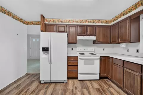 Kitchen - 2921 Overhill, Jackson, MI 49203 photo 5 of 5