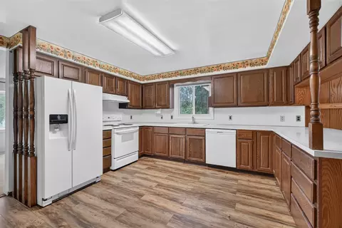 Kitchen - 2921 Overhill, Jackson, MI 49203 photo 2 of 5