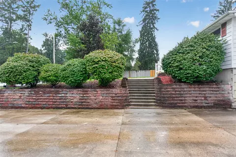 Exterior - 2921 Overhill, Jackson, MI 49203 photo 3 of 14