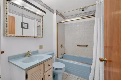 Bath - 2921 Overhill, Jackson, MI 49203 photo 2 of 2