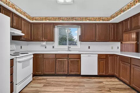 Kitchen - 2921 Overhill, Jackson, MI 49203 photo 3 of 5