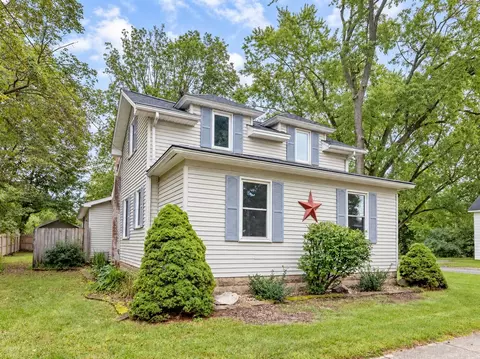 237 S Railroad, Lawton, MI 49065