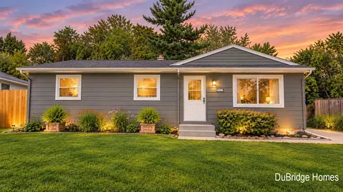 977 Coventry, Grand Rapids, MI 49544